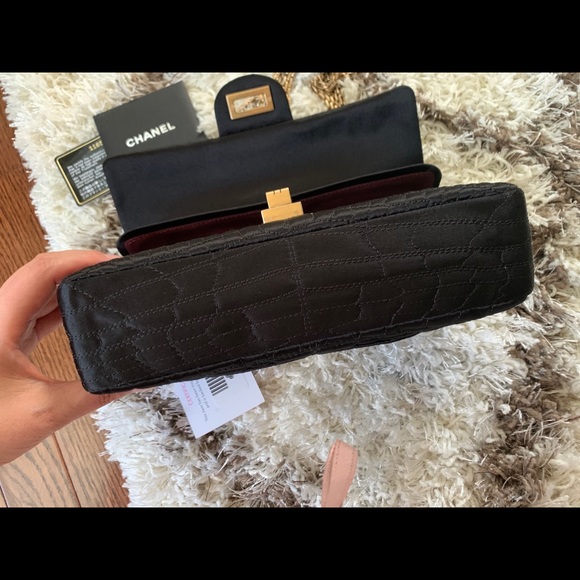 CHANEL Black Quilted Shoulder Bag with Gold Hardware - Picture 6 of 16